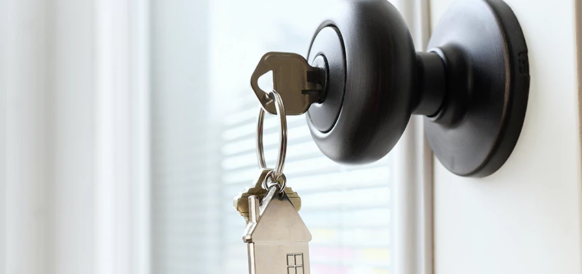 Bifold Door Knob Replacement in Pacifica, California